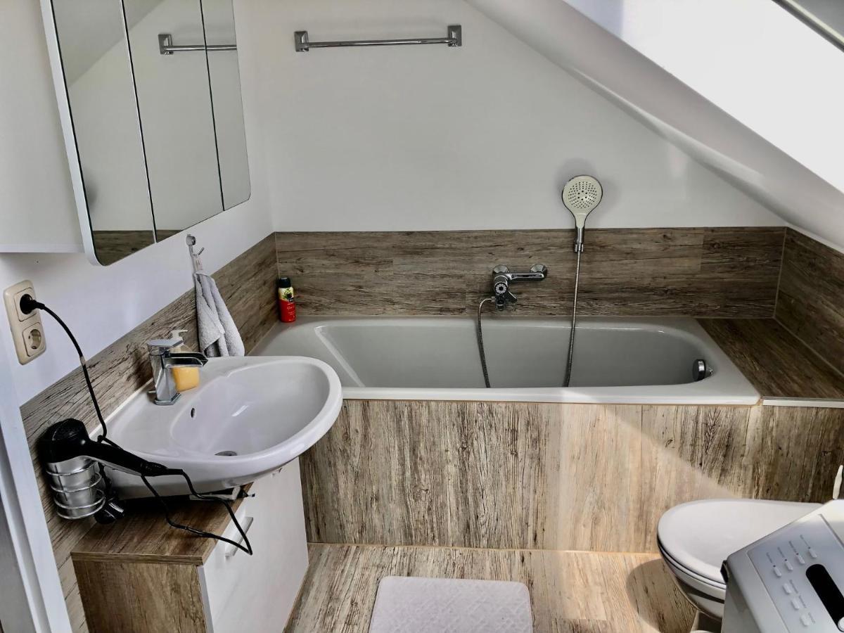 Gaestezimmer Beate Und Ferienwohnung Rheda Wiedenbrueck Exteriör bild