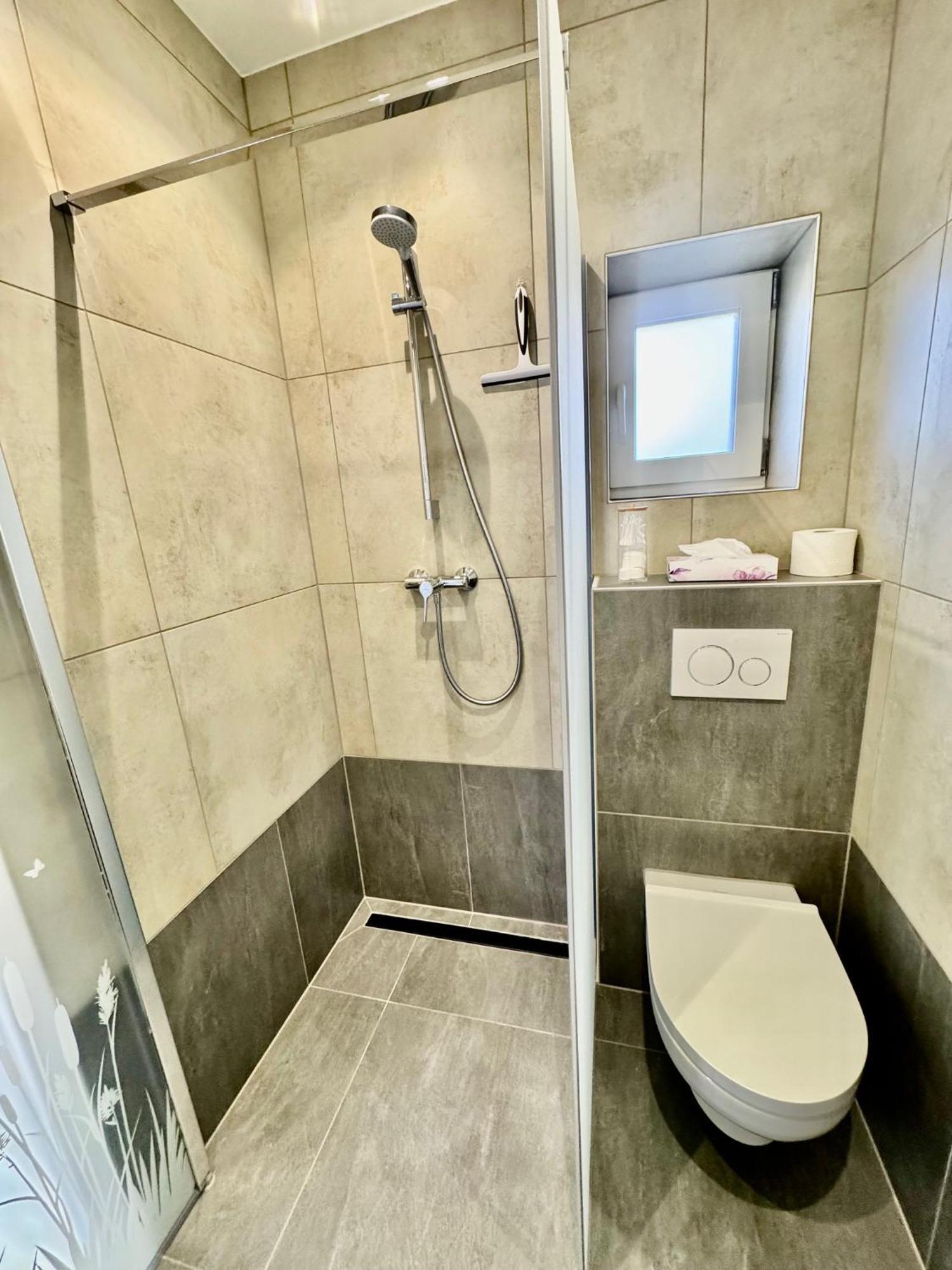 Gaestezimmer Beate Und Ferienwohnung Rheda Wiedenbrueck Exteriör bild